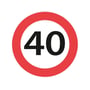 Et rundt vejskilt med en diameter på 70 cm, der viser et forbud mod hastigheder over 40 km/t med tydelig sort tekst på hvid baggrund.