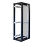 Totens 19" System G rackskab set indefra, med synlige monteringsskinner, 42U, 600x1200mm, og perforeret bagdør.