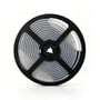 5 meter RGB Dotless COB-LED-strip rullet tæt på en sort spole, set direkte ovenfra.