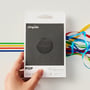 Chipolo POP Bluetooth-tracker ses på sin emballage, hvor Apple Find My og Android Find Hub også er angivet.