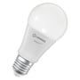 Ledvance Smart+ LED-pære med mat hvid kuppel og E27-fatning, vist skråt med mærkets logo på pærefoden.
