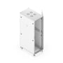 Ubiquiti 42U-rackskab på 1000 mm set skråt med en side åbnet, så monteringsskinnerne ses.