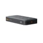 Xtorm Fuel Series 5-powerbank set lavt fra siden med 80 % på displayet og USB-portene synlige.
