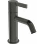 Stilfuldt Ideal Standard Joy håndvaskarmatur i magnetic grey med 1-grebs betjening og 110mm fremspring.