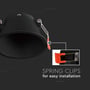 Nærbillede af V-TAC downlightens fjederclips, fremhævet med tekst 'SPRING CLIPS for easy installation'.