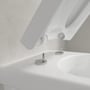 Detalje af hængslerne under toiletsædet på det hvide Villeroy & Boch Arch væghængte toilet.