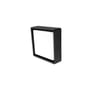 SG Armaturen Frame Square væglampe i sort aluminium med skumringssensor, der giver direkte lys og har en hvid diffusor.