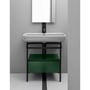 Lavabo Legacy 80 håndvask monteret på sort stel i et badeværelse med grønt skab og spejl.