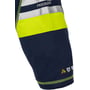Detalje af Fristads Flamestat T-shirt 7073 ærme med refleksbånd, logo og flammebeskyttelsessymboler.