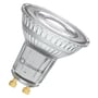 Ledvance LED-spot PAR16 med klar overflade og GU10-ben set skråt fra siden, så spotformen træder frem.
