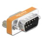Nærbillede af Delock null modem adapteren, der viser den orange kappe med "DeLOCK" logo og de blanke 9-pin hun-stik.