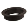 Purus gumminippel 123/110 mm med en bred flange og indvendige gevind, fremstillet af sort EPDM-gummi.