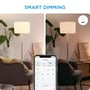 Demonstration af smart dæmpning med WiZ GU10 LED pære, hvor lysstyrken justeres via WiZ appen i et soveværelse.