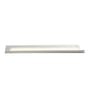 Loevschall Lumi Striplight Flat TL4006 LED-lysarmatur, set skråt fra siden med den lange lysflade tændt.