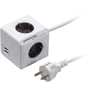 Hvid PowerCube extended stikdåse med 4 udtag, dobbelt USB og jordet stik, vist på hvid baggrund.