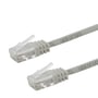 To RJ45-stik med grå kabelender på Deltaco Cat6 U/UTP-patchkablet ses tæt på.