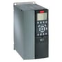 Danfoss VLT AQUA Drive frekvensomformer med 7,5kW effekt og IP20 C1 filter, grå og sort front med display og knapper.