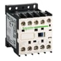 Schneider Electric relæ CA3KN40FD med 4 slutte (NO) kontakter og 110V DC spole, vist med skrueterminaler og montering til DIN-skinne.