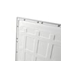 Bagsiden af Neutral LED-panel ses skråt med skruer langs kanten og prægede felter på bagpladen.