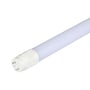 V-TAC T8-VALUE150 LED-lysstofrør på 20 W set skråt tæt på den hvide G13-fatning og de to metalstifter.