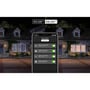 Philips Hue Lucca udendørs piedestal lyser foran et hus, mens appen viser tidsplaner for lyset.