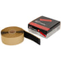 Nordisk Innovation Metex rottetape, sort, 50 mm x 5 meter, vist med rullen af tape og den delvist afdækkede, sorte tape med stålkernestruktur, ved siden af papkassen.