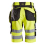 Bagside af Snickers Workwear shorts+ 6933 i gul og sort, med fokus på den funktionelle bagside med lommer og refleksdetaljer.