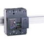 Schneider Electric 3-polet automatsikring 63A monteret på DIN-skinne, viser betjeningsgreb og mærkat med tekniske data.
