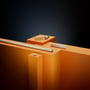 Ledvance DULUX LED L External LED-rør ligger på orange podier sammen med andre lyskilder.