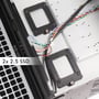 To monteringsplader til SSD'er ses i bunden af Chieftec 19-tommers 4U IPC-kabinettet.