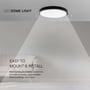 V-TAC LED-loftslampe med sort kant monteret i et loft, hvor lyset vises spredt ned over rummet.