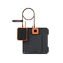 Xtorm SolarBooster solcellelader vist med kabel og en orangekantet powerbank ved siden af panelet.