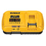 Opladeren DeWalt DCB117 set forfra, med tydelige 12A og lynsymboler samt opladningsindikatorer og batteriindikator.