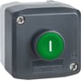 Schneider Electric trykkasse XALD102 i sort plast med grønt tryk mærket "I" og IP65-klassificering.