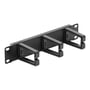 Delock 43342-kabelstyringspanel til 10" rack, 1U, set skråt forfra med tre sorte D-ringskroge.