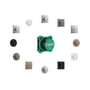Hansgrohe ShowerSelect Comfort termostatbatteri med en central indbygningsdel omgivet af forskellige betjeningsplader i forskellige farver og designs.