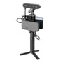 CR-SCAN Ferret Pro 3D scanner opsat på ministativ med smartphone og lysmodul, klar til brug.
