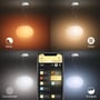 Philips Hue Flourish-pendel vises med forskellige lysindstillinger og en telefon med Hue-appens betjening.