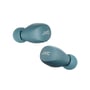 Et par grønne JVC Gumy Mini True Wireless Earphones med JVC logo på en neutral baggrund.