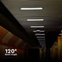 V-TAC LED-armaturer lyser op langs loftet i en stationsgang, hvor lysvinklen er angivet til 120 grader.