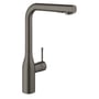 Grohe Essence køkkenarmatur i børstet hard graphite med L-formet tud og udtræksløsning, der demonstrerer den elegante design og funktionelle detaljer.