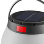 Detalje af SpectrumLED Lumina Orb solcellelampens solcellepanel og røde tændknap på den sorte top.