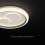 V-TAC LED-loftslampen set skråt nedefra med tændte, varmtlysende felter og grå detaljer i kanten.