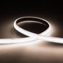Ansell Lighting P-Cell LED bånd, 50 meter, 24V, IP67, 19.2W/m, 4000K, 530lm/m på mørk baggrund.