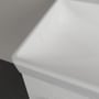 Detalje af den afrundede forkant på den hvide Villeroy & Boch Avento håndvask på 650 mm.