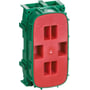 LK FUGA indmuringsdåse i grøn med rød frontplade, angivet som 2 modul og måler 100 mm i højden.