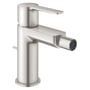 Grohe Lineare New etgrebsbatteri til bidet, i børstet stål med 114mm tud og metalgreb, vist forfra.